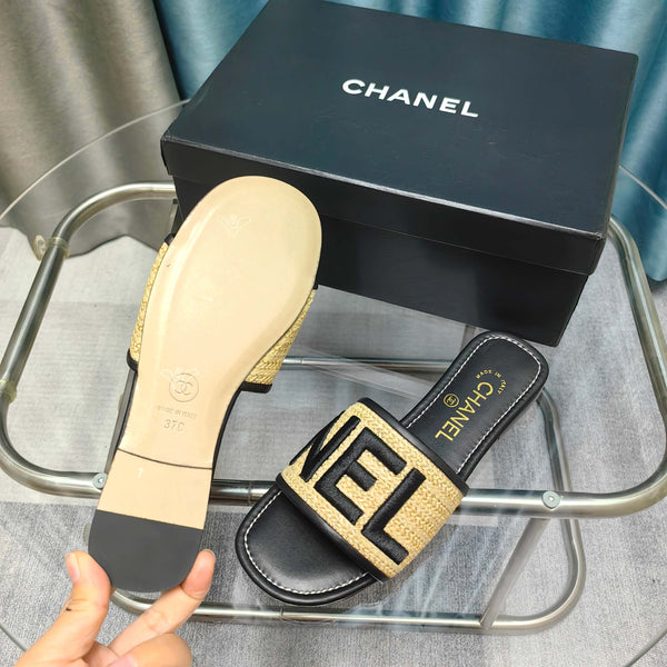 CC 25 Mule Raffia Large Logo