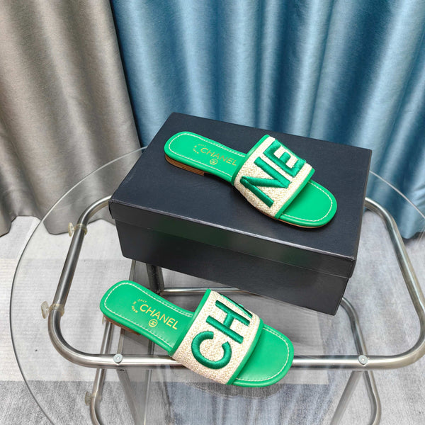 CC 25 Mule Raffia Large Logo