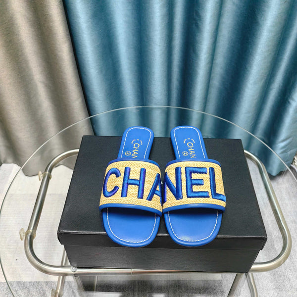 CC 25 Mule Raffia Large Logo