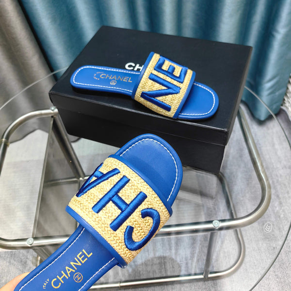 CC 25 Mule Raffia Large Logo