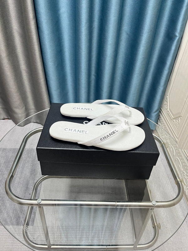 CC 25 Thong Sandal White Violet Diamond
