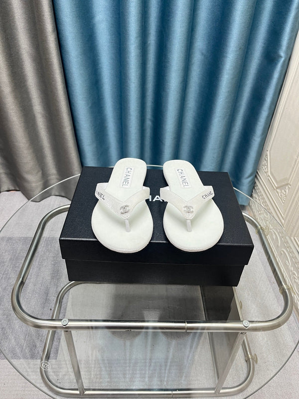 CC 25 Thong Sandal White Violet Diamond