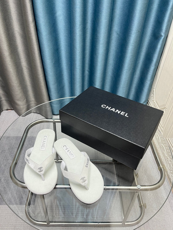 CC 25 Thong Sandal White Violet Diamond