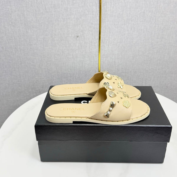 CC 26s Crystal Sandal Beige Sheepskin 639832