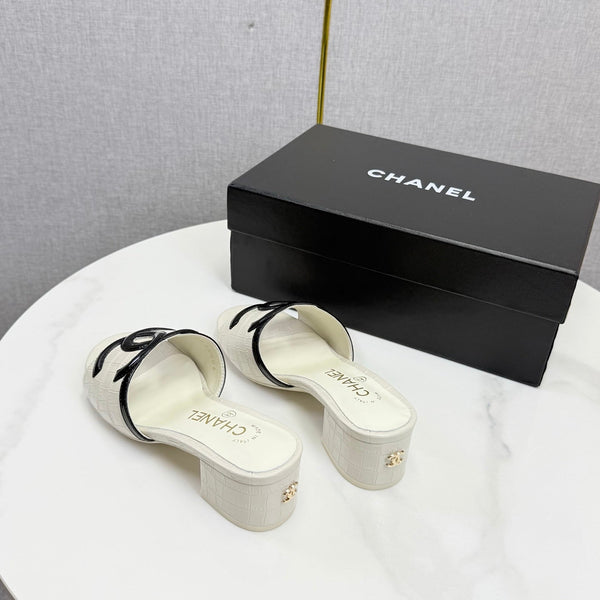 CC 26s Block Heel Sandals 4cm White Crocodile-Embossed Calfskin