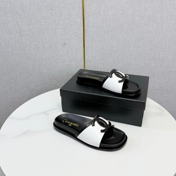 CC 26s Iconic CC Slides White Lambskin