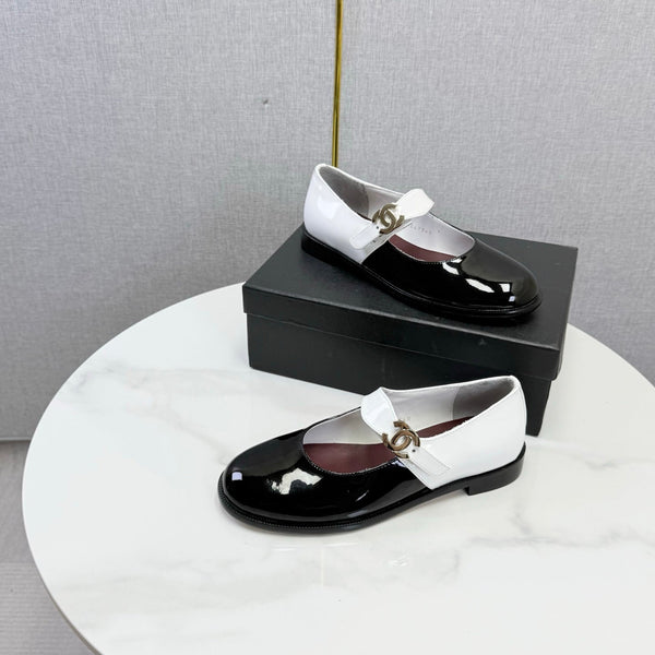 CC 26s Mary Jane Flats Black White Patent Leather 904494