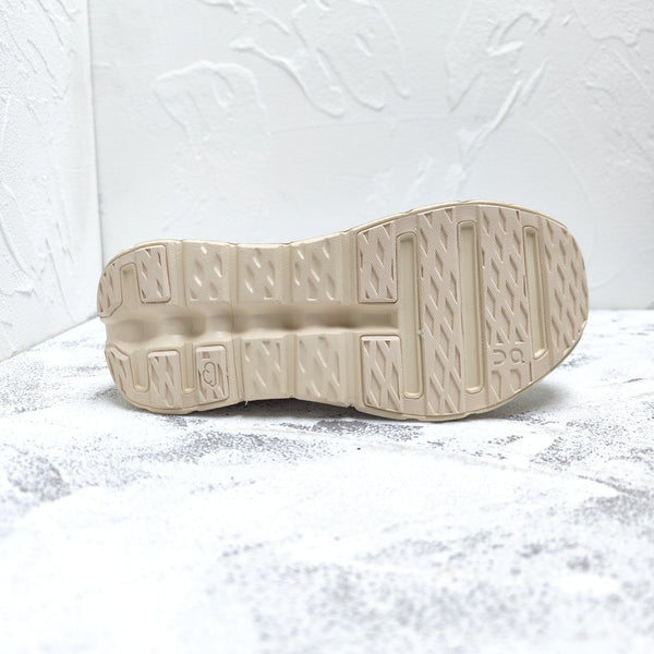 CLOUDTILT SNEAKER IN PALE GRAY RECYCLED POLYESTER