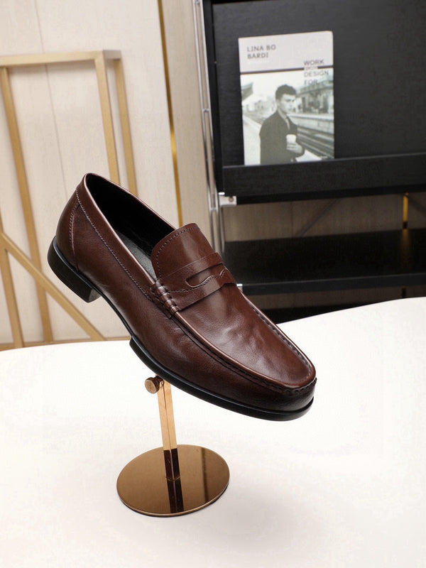 Mocassino da uomo GG in pelle di vitello marrone 525163