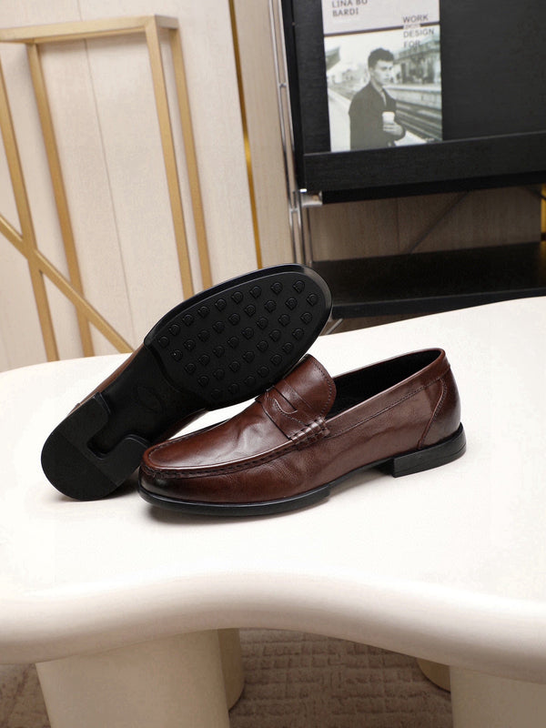 Mocassino da uomo GG in pelle di vitello marrone 525163