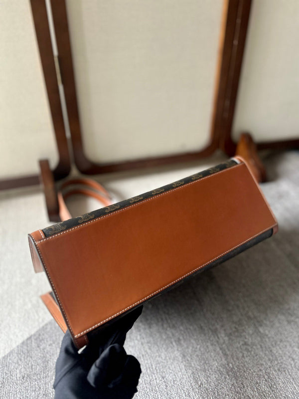 CABAS 37 IN TELA TRIOMPHE NERA E BORDI IN PELLE DI VITELLO MARRONE BRONZO CHIUSURA ORO