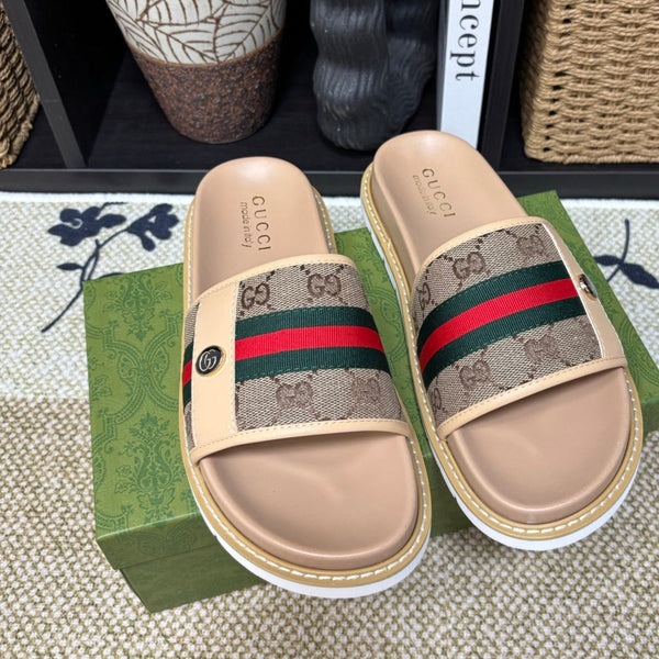 Ciabatte GG Web da uomo in tela beige e pelle di mucca 595537
