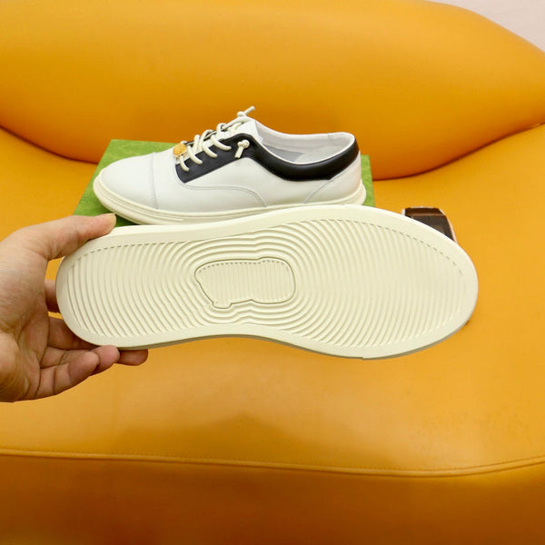 Sneaker da uomo GG in pelle di vacchetta nera e bianca 522970