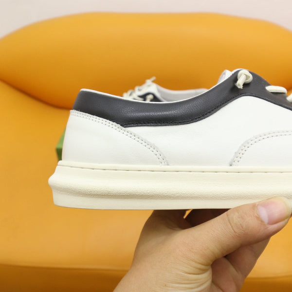 Sneaker da uomo GG in pelle di vacchetta nera e bianca 522970