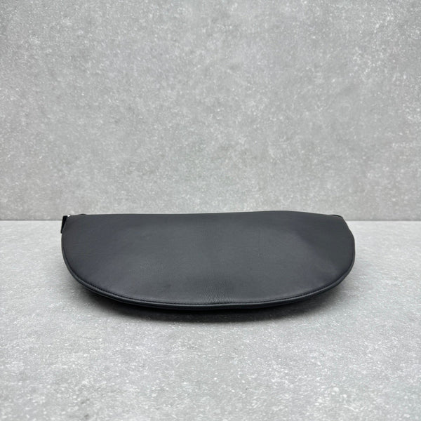The Row 2025 Sac Jouve 46 cm en veau noir