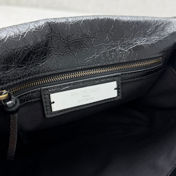 BG Le City Small Flap Messenger Bag Black Oil Wax Leather