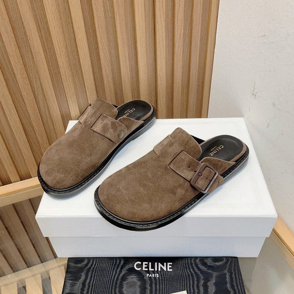 Ciabatte con fibbia in pelle scamosciata color caramello