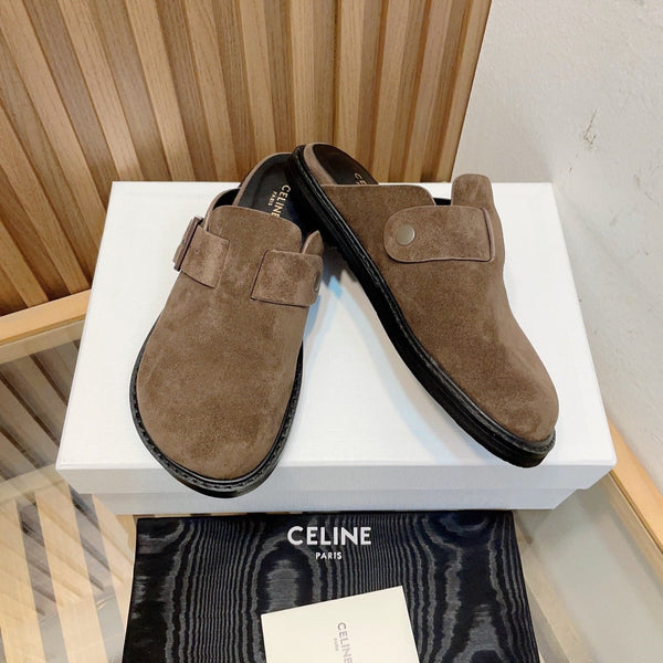 Ciabatte con fibbia in pelle scamosciata color caramello