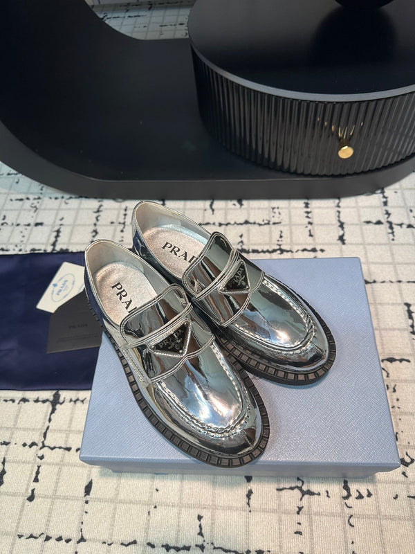 MOCASSINI PRA SCHOCOLATE SPAZZOLATI IN PELLE DI VITELLO ARGENTO LUCIDO