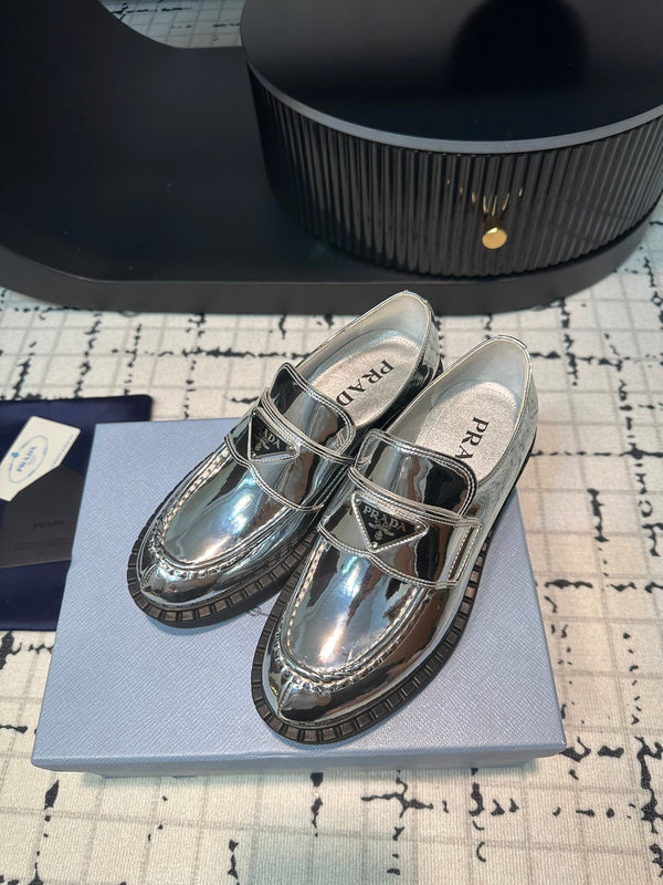 MOCASSINI PRA SCHOCOLATE SPAZZOLATI IN PELLE DI VITELLO ARGENTO LUCIDO