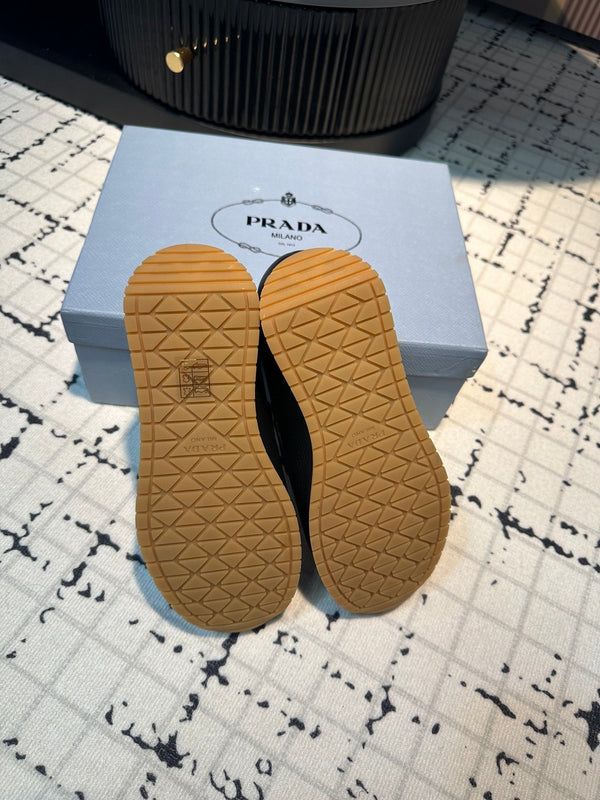 MOCASSINI SPORTIVI PRA IN PELLE DI VITELLO NERA