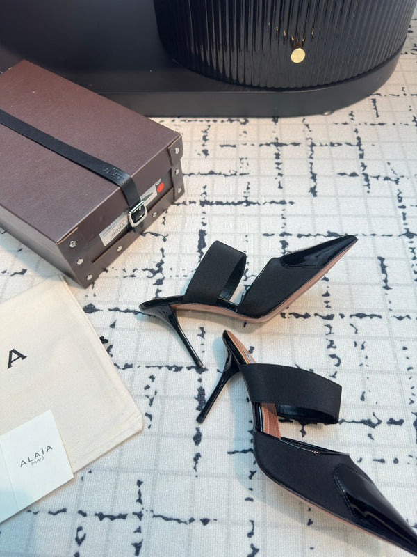 ALAIA HIGH HEEL 9 CM IN BLACK CALFSKIN