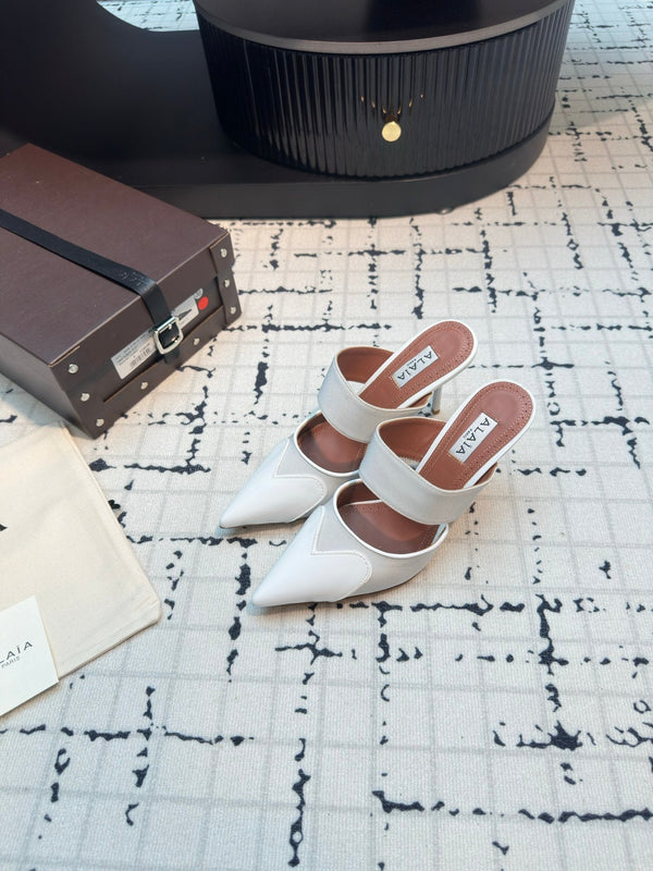 ALAIA HIGH HEEL 9 CM IN WHITE CALFSKIN