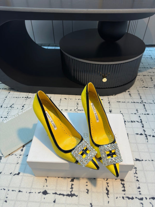 Scarpe con tacco Hangisi 100 in lino giallo con fibbia gioiello in pelle nera 161072