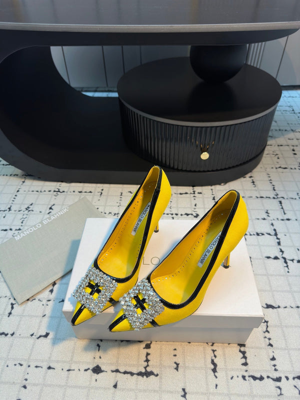 Scarpe con tacco Hangisi 100 in lino giallo con fibbia gioiello in pelle nera 161072