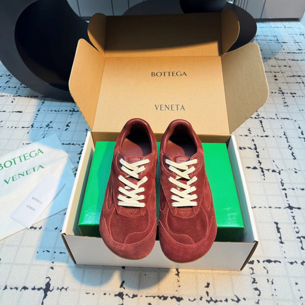 BV 25s Orbit Flash Sneaker in pelle scamosciata rossa 429482