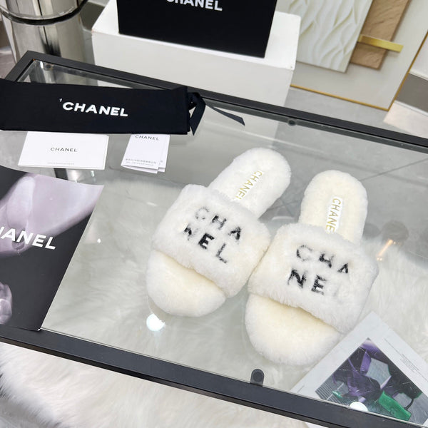 Ciabatte CC bianche con scritta nera in pile