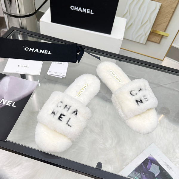 Ciabatte CC bianche con scritta nera in pile