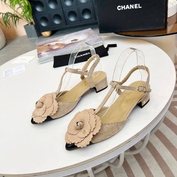 CC Pointed Toe Sandals Beige Suede
