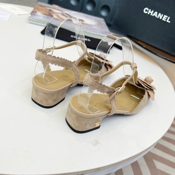CC Pointed Toe Sandals Beige Suede