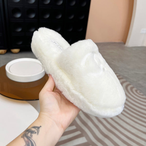 CC Slippers White Fleece