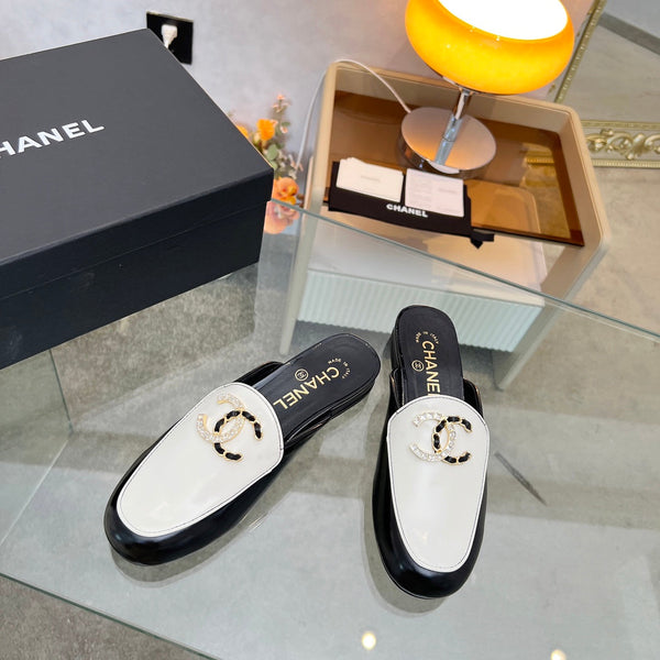 CC 25 Mule Black White Calfskin Large Double C Logo