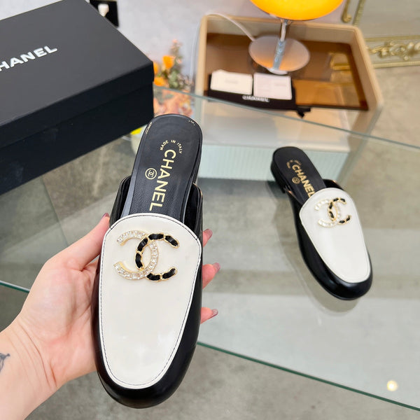 CC 25 Mule Black White Calfskin Large Double C Logo