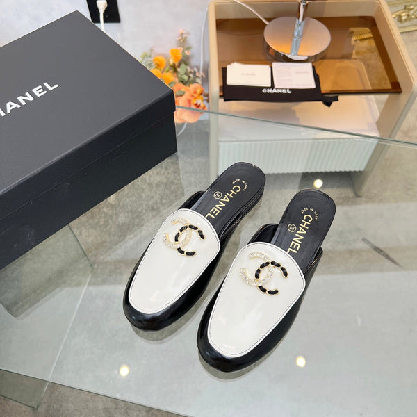 CC 25 Mule Black White Calfskin Large Double C Logo