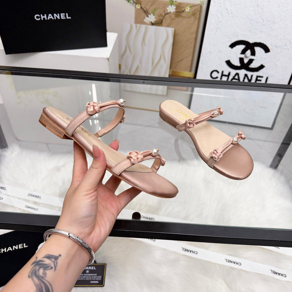 CC 2026 Pearl Slide Beige Satin Leather 692025