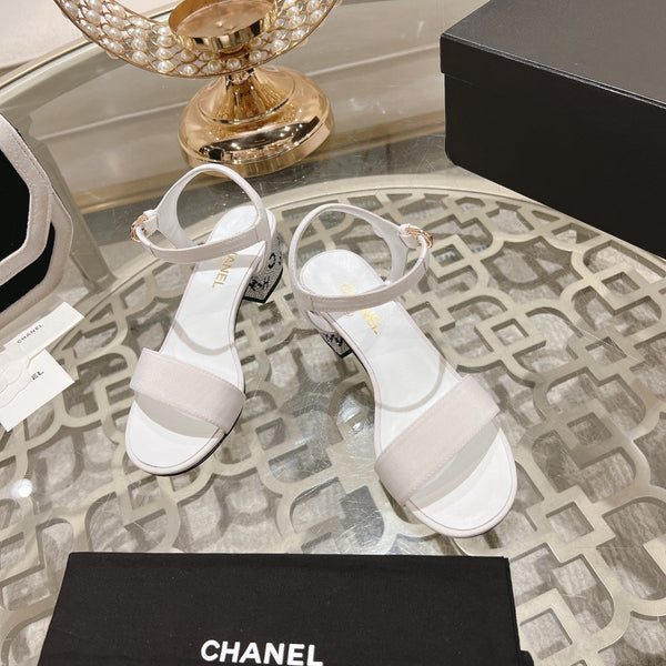 CC 25C 5CM Sandali con tacco medio Tessuto bianco 213323