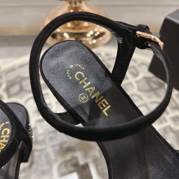 CC 25C 5CM Sandali con tacco medio in pelle scamosciata nera 213327