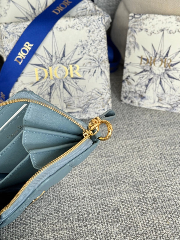 Portafoglio compatto CD Logo Caro 11cm in pelle di vitello blu nuvola