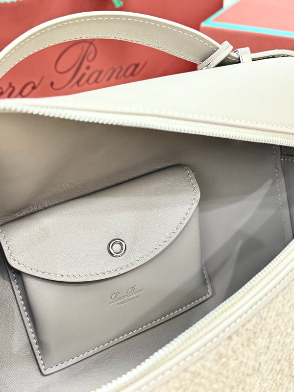 LP Extra Pouch L27 Cream Cashmere Calfskin 282244
