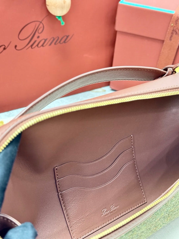 LP Extra Pouch L29 Muted Pink Cashmere Calfskin 282247