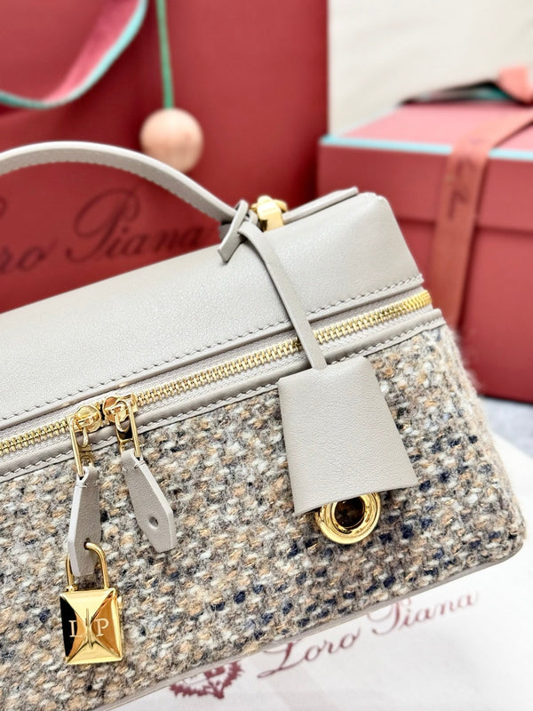 LP Extra Pouch L23 Cream Cashmere Calfskin 282250