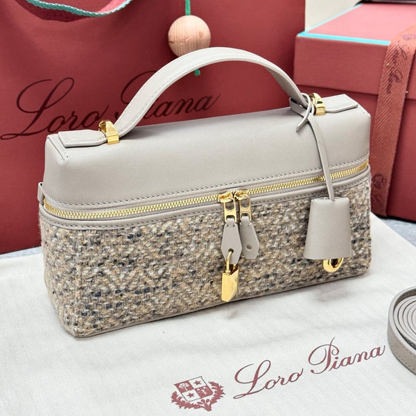 LP Extra Pouch L23 Cream Cashmere Calfskin 282250