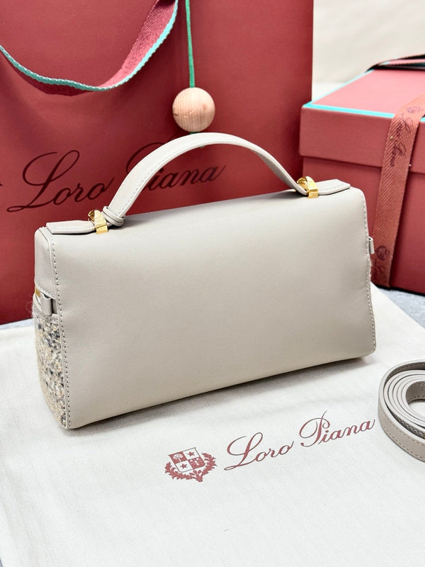 LP Extra Pouch L23 Cream Cashmere Calfskin 282250