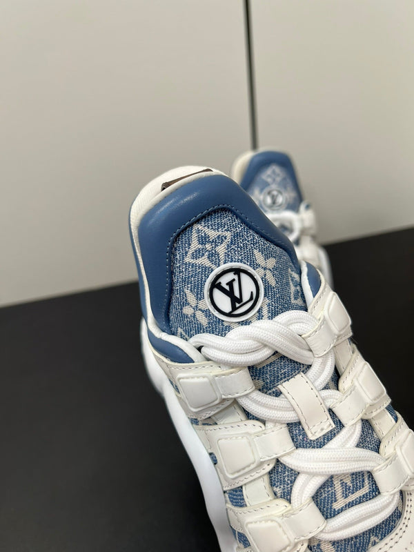 Sneaker LV Archlight 50mm Tessuto jacquard monogramma azzurro misto bianco