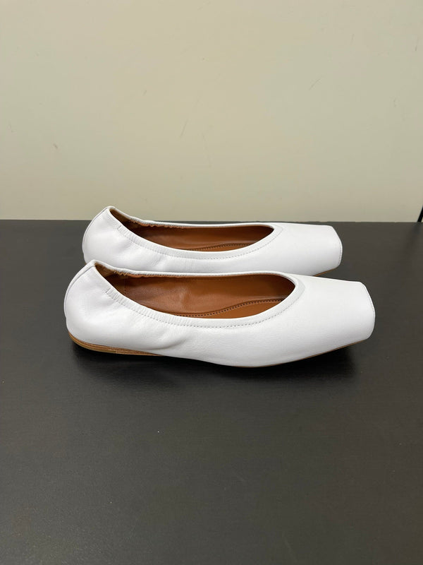 ALAIA BALLET FLATS IN WHITE SMOOTH CALFSKIN