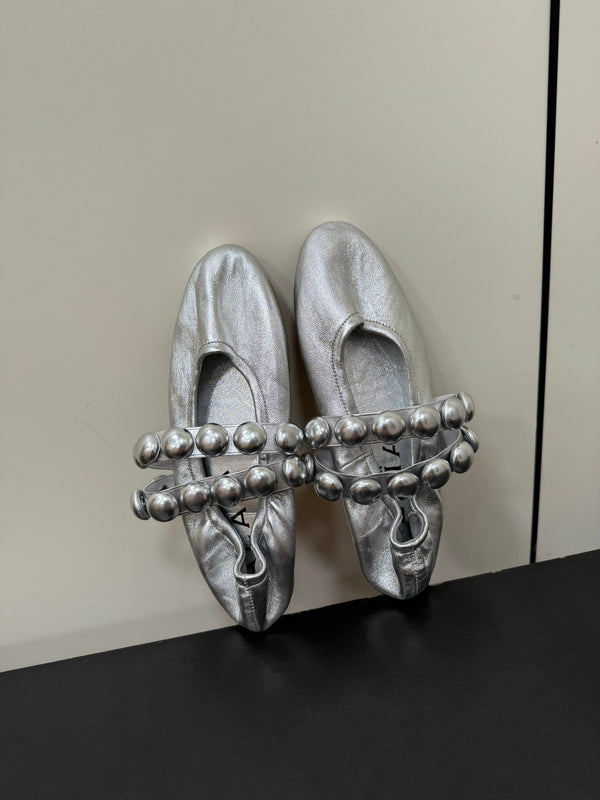 ALAIA SPHERE BALLET FLATS IN SILVER LAMBSKIN
